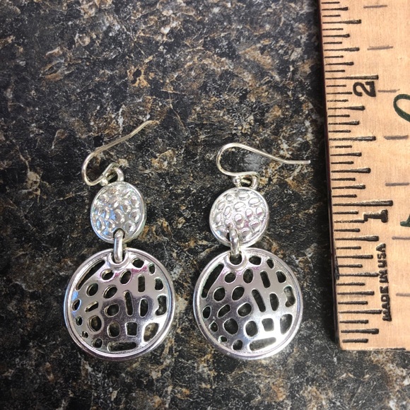 FREE w/ 3 pc bundle. Avon wire drop silvertone double disc earrings - Picture 2 of 3